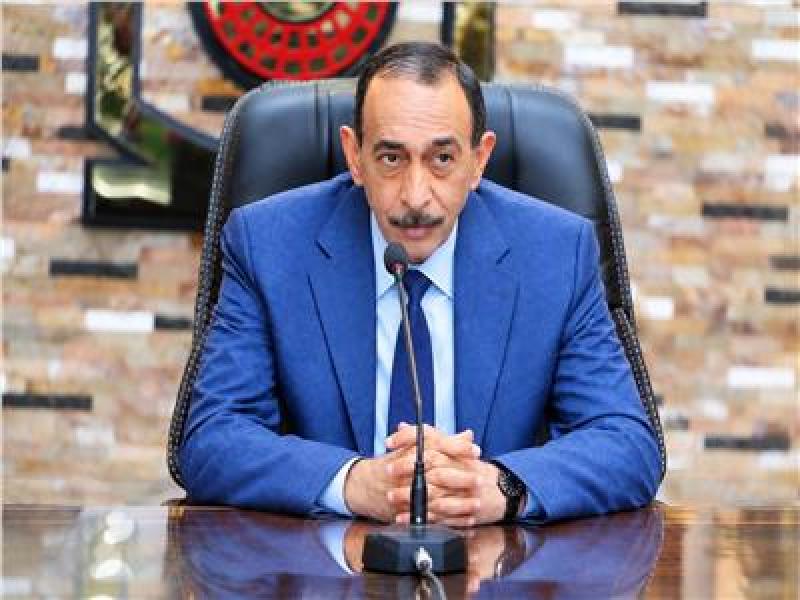 فصل طالب عاما كاملا بعد طعنه معلما في سوهاج