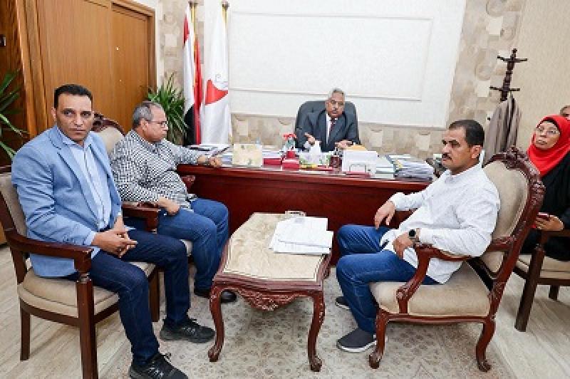 نائب محافظ سوهاج يوجه بسرعة إنهاء طلبات التقنين الحاصلة على الموافقات العسكرية