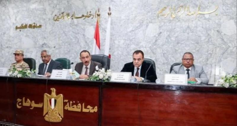 محافظ سوهاج يناقش ملفات التصالح والتعديات على الأراضي الزراعية